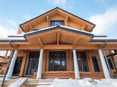 Двухэтажный дом с цоколем (770 м²)